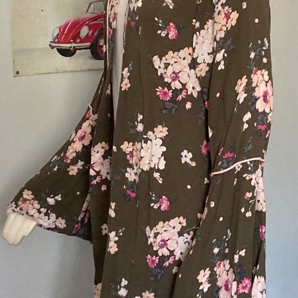 Spring/Summer cover-up - Picture 2 of 13
